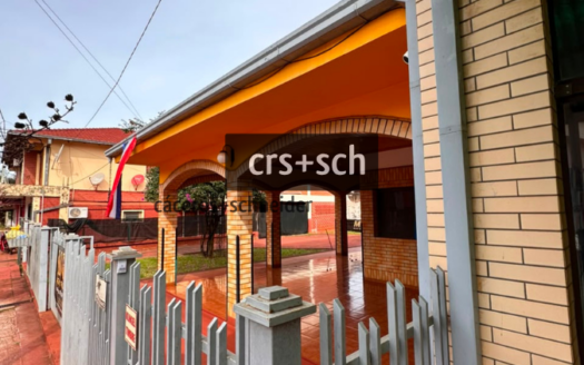 Casa con Local Comercial en Venta en el Centro de Hohenau